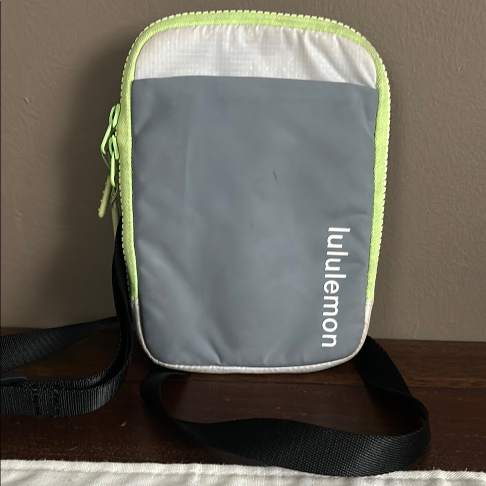 lululemon athletica Gray and Green Ladies Bag